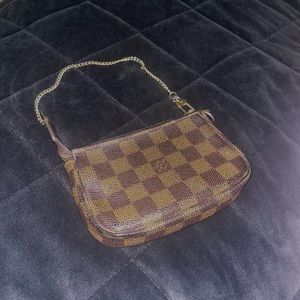Authentic Louis Vuitton pochette